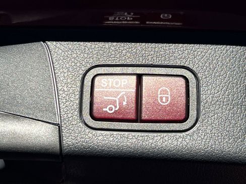 New 2026 Mercedes-Benz GLB 250 4MATIC image 32