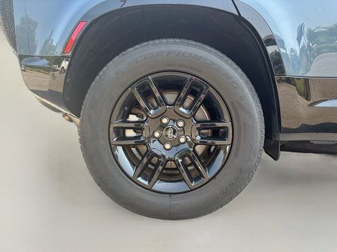 Used 2022 Land Rover Defender 110 X-Dynamic SE AWD/4WD image 13