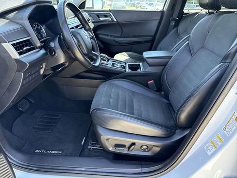Used 2024 Mitsubishi Outlander SE image 18
