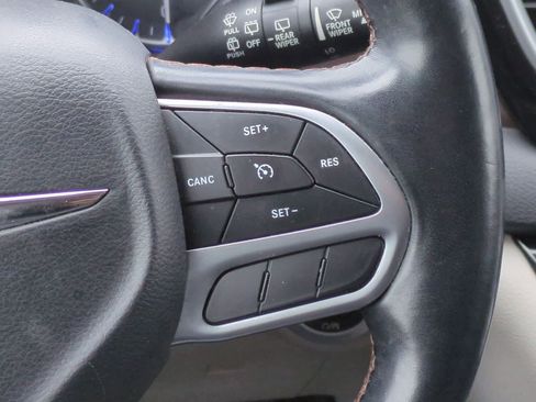 Used 2018 Chrysler Pacifica Touring-L Plus w/ Tire & Wheel Group FWD image 20