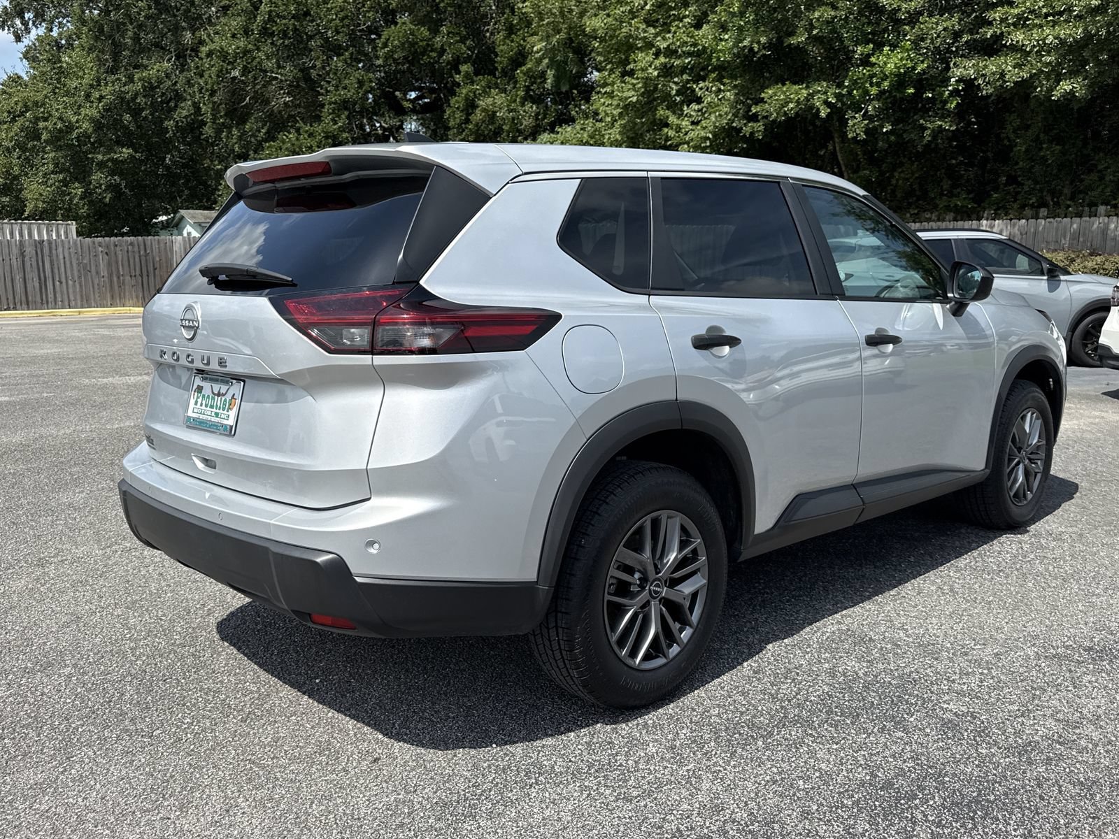 Used 2025 Nissan Rogue S FWD image 5