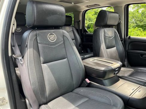 Used 2014 Cadillac Escalade Platinum AWD/4WD image 36