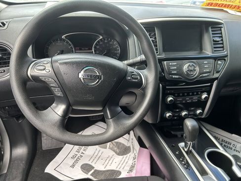 Used 2017 Nissan Pathfinder S image 14