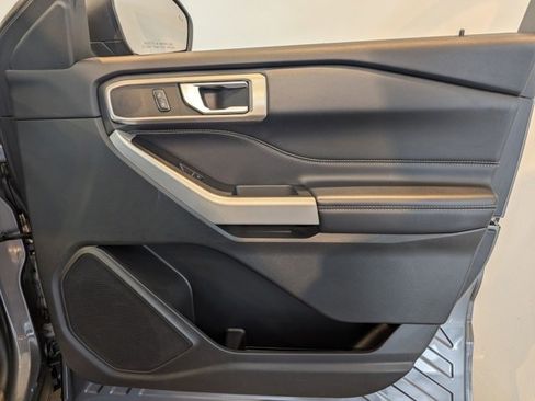 Used 2022 Ford Explorer XLT w/ Equipment Group 202A image 24