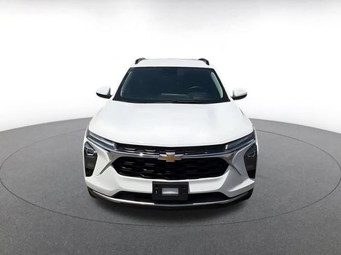 Used 2025 Chevrolet Trax LT w/ LT Convenience Package FWD image 4