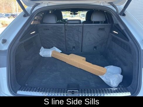 Used 2021 Audi Q8 Prestige image 36