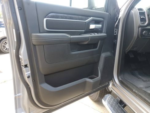 Used 2024 RAM 2500 Big Horn w/ Sport Appearance Package image 6