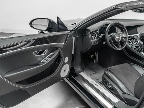 Used 2023 Bentley Continental GT V8 image 23