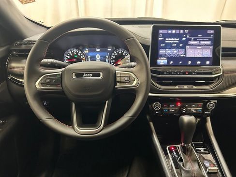 Used 2024 Jeep Compass Trailhawk AWD/4WD image 14