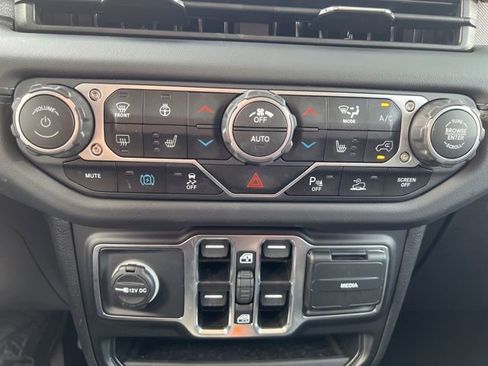 Certified 2025 Jeep Wrangler Unlimited Sahara w/ Safety Group AWD/4WD image 25