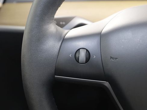 Used 2024 Tesla Model Y Long Range AWD/4WD image 33