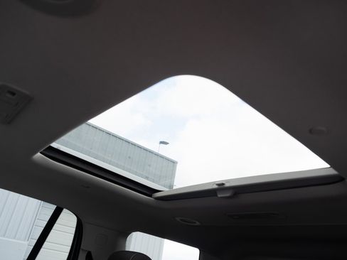 Used 2022 GMC Acadia SLE image 18