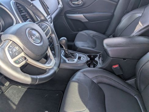 Used 2018 Jeep Cherokee Latitude Plus w/ Comfort/Convenience Group image 26