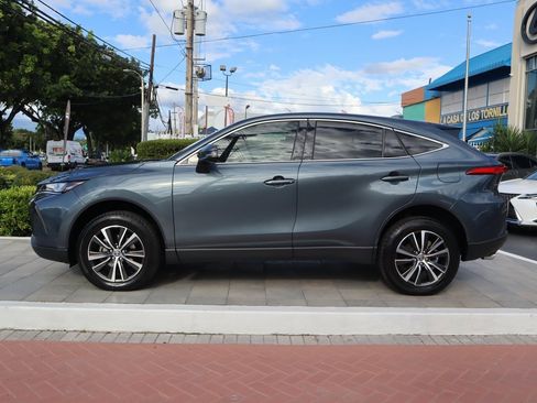 Used 2022 Toyota Venza LE image 8