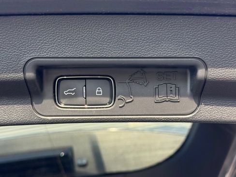 Used 2022 Ford Explorer XLT w/ Equipment Group 202A AWD/4WD image 42