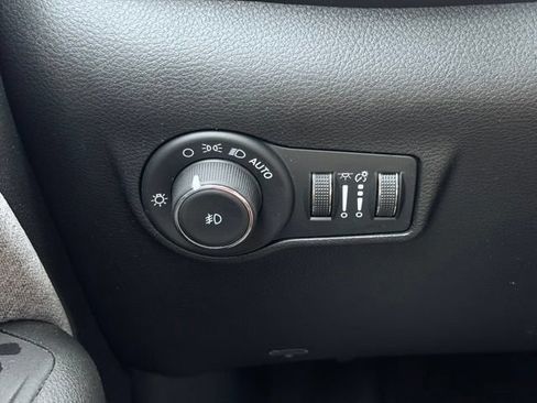 Used 2024 Jeep Compass Latitude AWD/4WD image 32