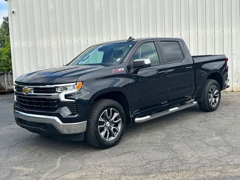 Used 2024 Chevrolet Silverado 1500 LT AWD/4WD image 2