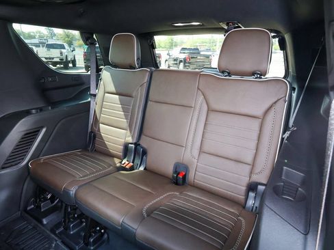 New 2026 GMC Yukon Denali Ultimate w/ LPO, Floor Liner Package AWD/4WD image 16