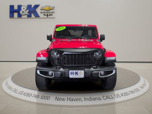 Used 2018 Jeep Wrangler Unlimited Sahara w/ Uconnect 4C Nav & Sound Group AWD/4WD image 2