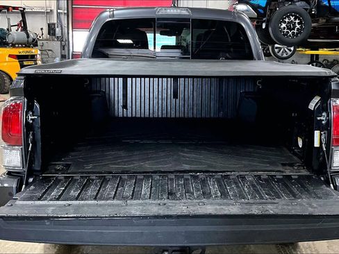 Certified 2022 Toyota Tacoma TRD Sport w/ Technology Package image 31