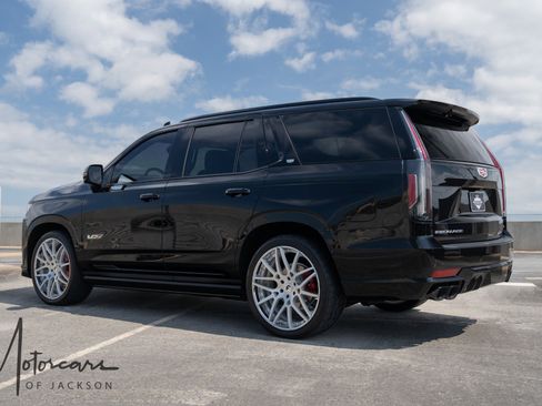 Used 2023 Cadillac Escalade V image 6