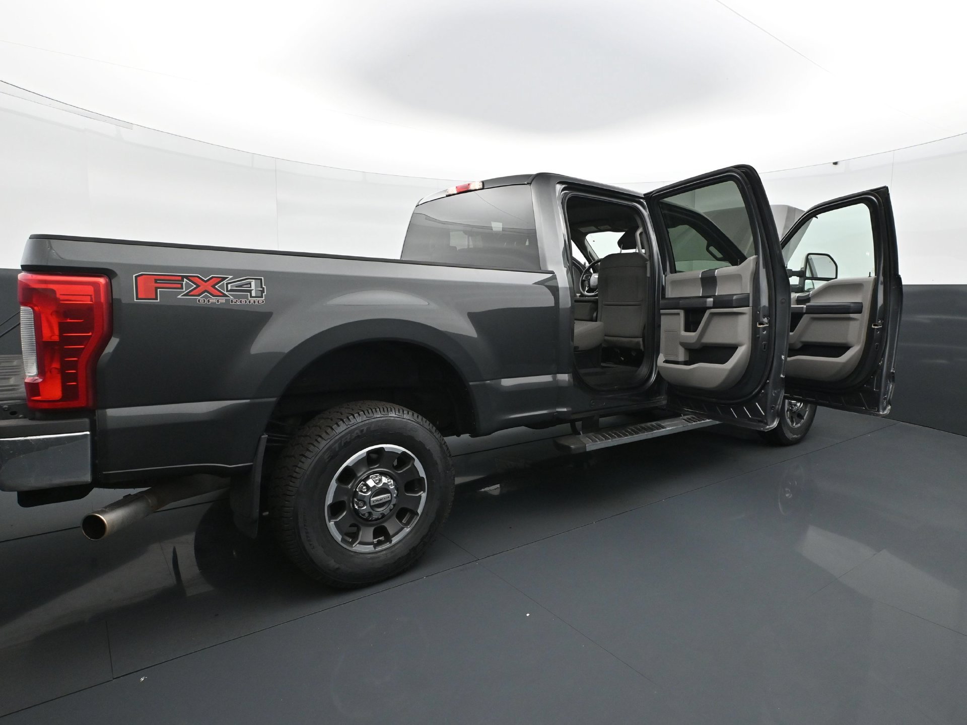 Used 2019 Ford F250 XLT w/ XLT Premium Package AWD/4WD image 35