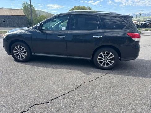 Used 2016 Nissan Pathfinder SV w/ Trailer Tow Package AWD/4WD image 3