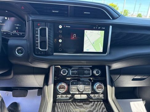 Used 2022 GMC Yukon XL Denali w/ Denali Premium Package AWD/4WD image 22