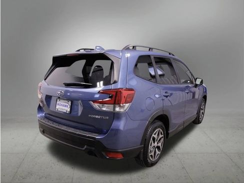 Used 2023 Subaru Forester Premium image 8