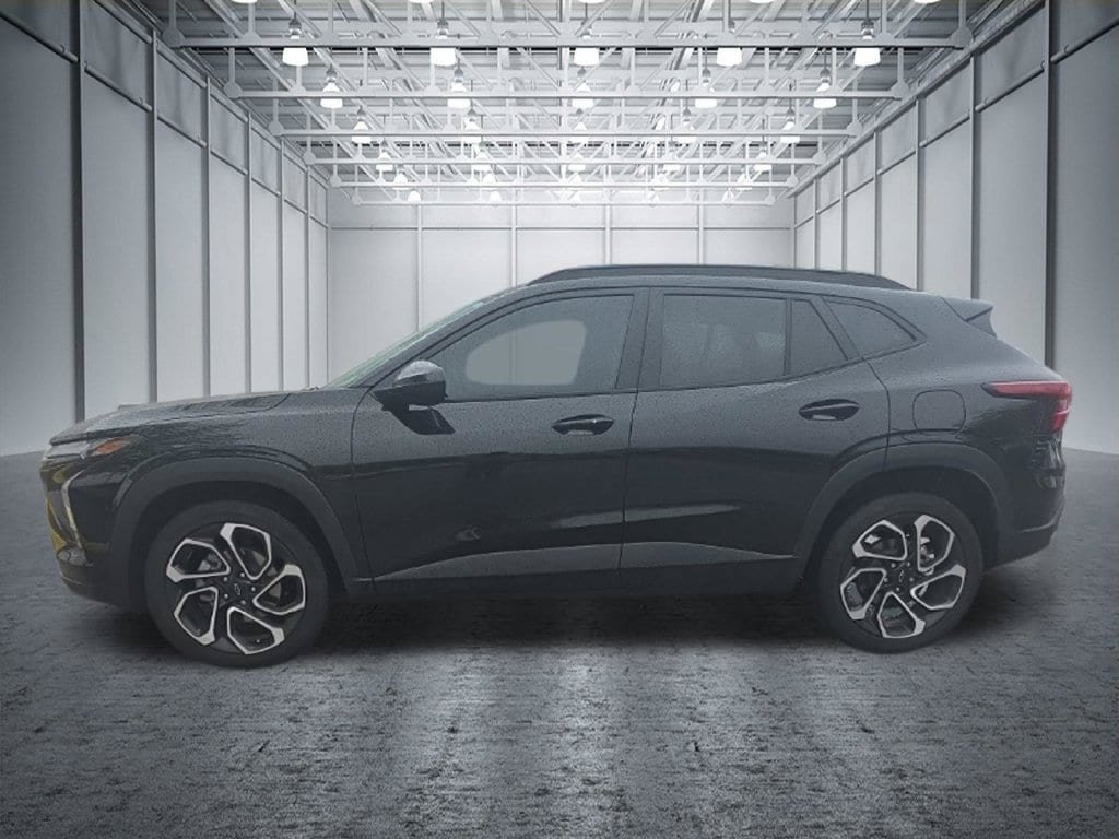 Certified 2025 Chevrolet Trax RS w/ Sunroof Package FWD image 3