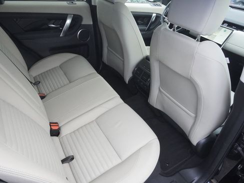 Used 2025 Land Rover Discovery Sport S image 26