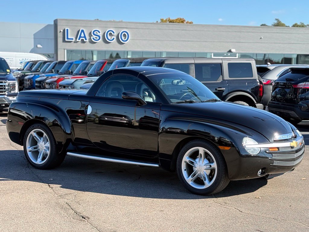 Used 2003 Chevrolet SSR w/ Preferred Equipment Group RWD image 24