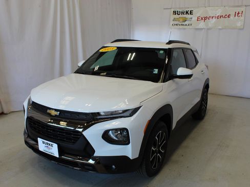 Certified 2023 Chevrolet TrailBlazer ACTIV w/ Convenience Package AWD/4WD image 1