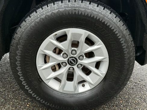 Used 2024 Nissan Frontier SV image 9