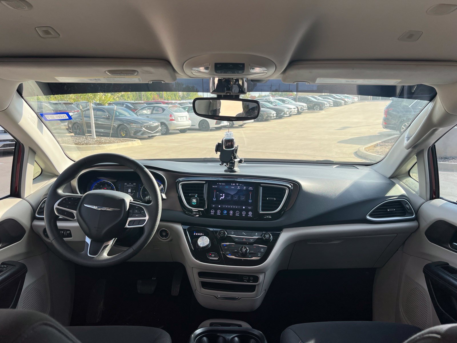 Used 2018 Chrysler Pacifica Touring Plus w/ Tire & Wheel Group FWD image 24