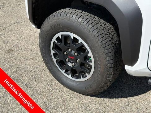 Used 2025 Toyota Tacoma TRD Off-Road w/ TRD Off Road Premium Package AWD/4WD image 10