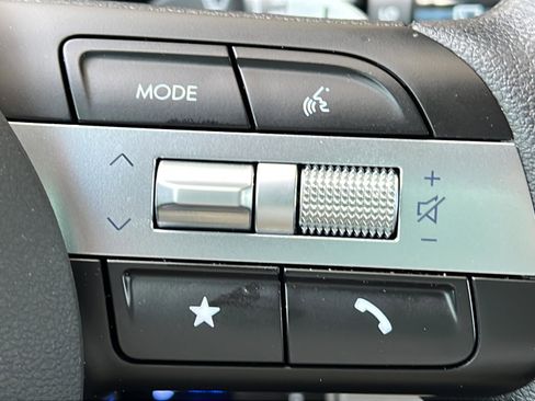 Used 2025 Hyundai Tucson Blue AWD/4WD image 20
