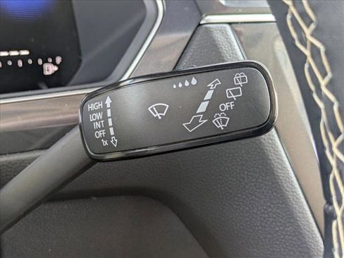 Used 2024 Volkswagen Tiguan SE FWD image 12