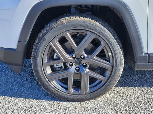 New 2026 Jeep Compass Latitude image 7