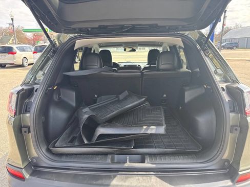 Used 2019 Jeep Cherokee Latitude Plus image 30