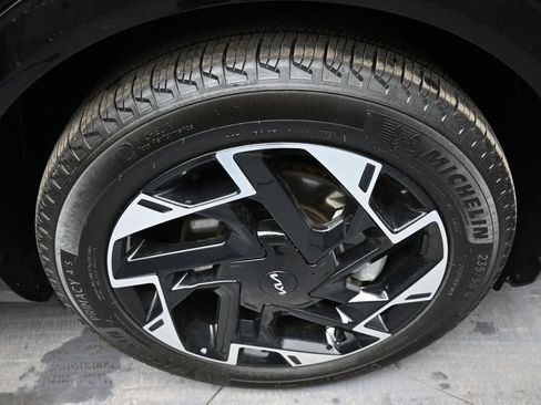 Certified 2025 Kia Sportage SX image 13