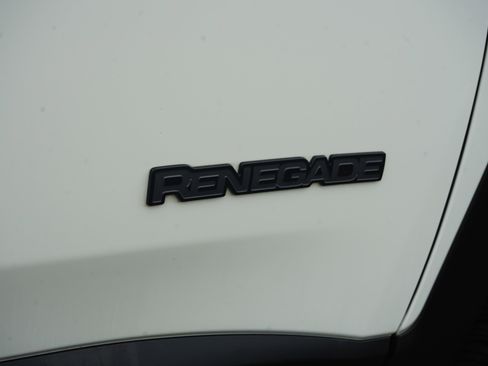 Used 2023 Jeep Renegade Latitude image 10