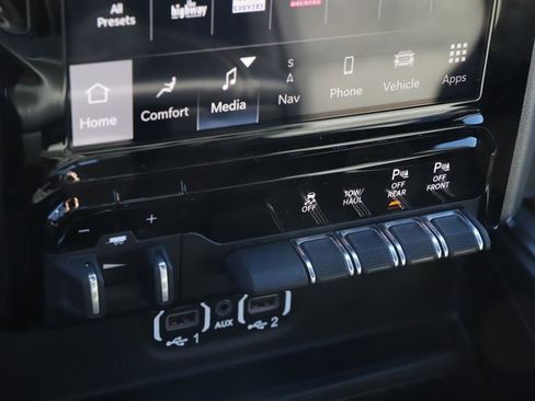 Used 2024 RAM 2500 Laramie w/ Night Edition image 30