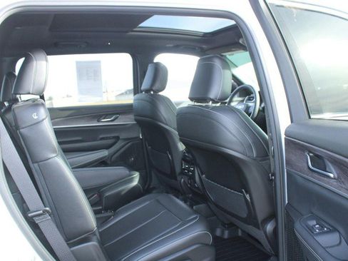 Used 2024 Jeep Grand Cherokee L Limited image 10