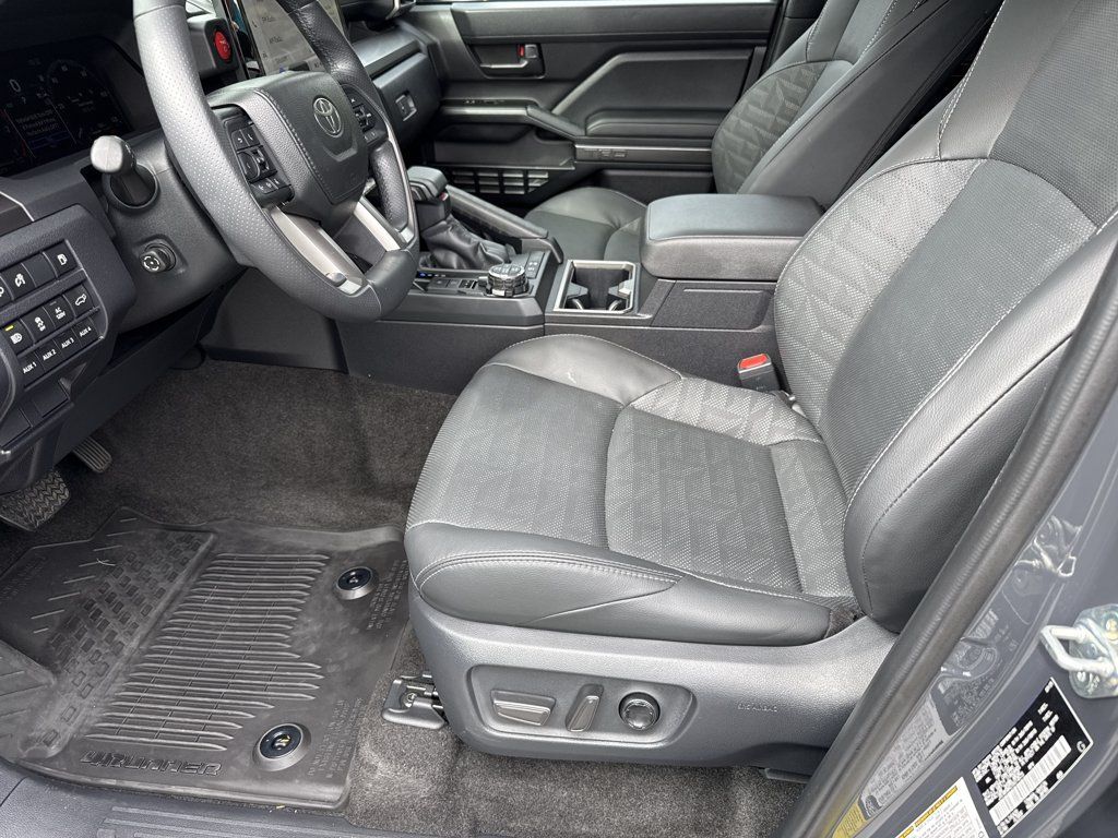 Used 2025 Toyota 4Runner TRD Off-Road Premium AWD/4WD image 9