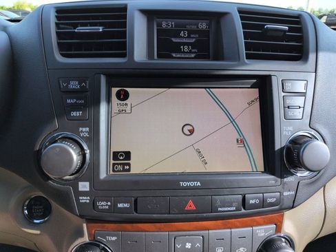 Used 2010 Toyota Highlander Limited AWD/4WD image 20