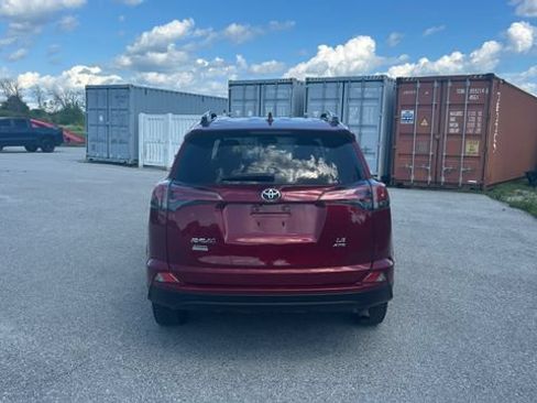 Used 2018 Toyota RAV4 LE AWD/4WD image 4