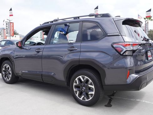 Used 2025 Subaru Forester AWD/4WD image 5