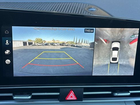 Used 2024 Hyundai Elantra Limited FWD image 17
