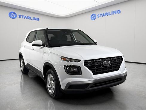 Used 2022 Hyundai Venue SE image 14